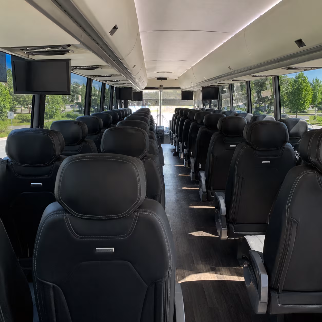 let kirklandcharterbuscompany com handle airport transfers to sea and paine field