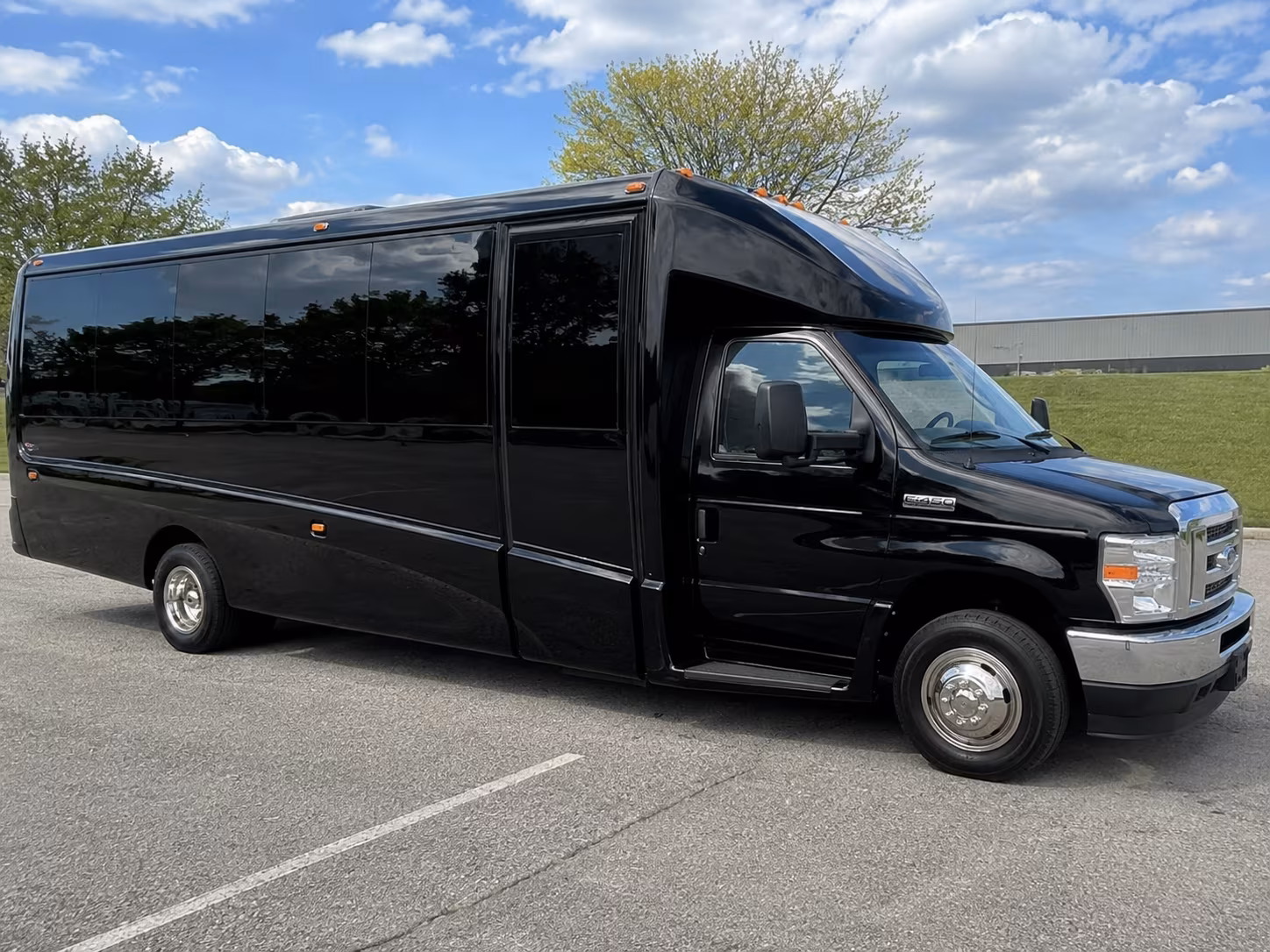 shuttle guests between kirkland hotels and your woodinville winery venue