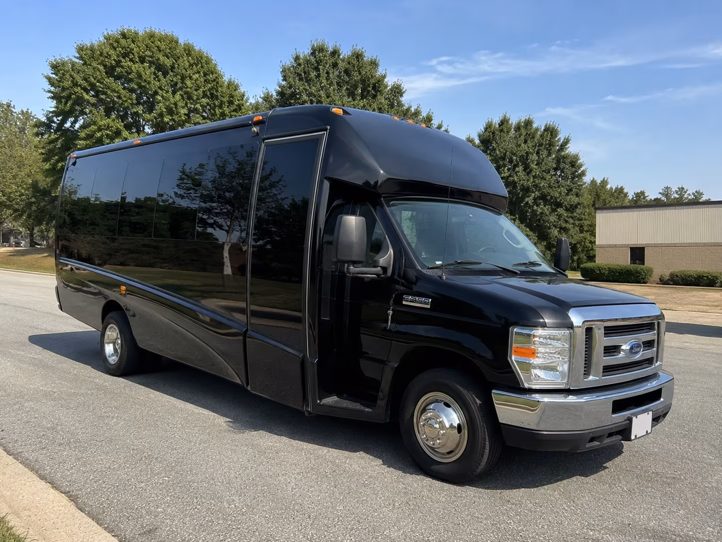 your huskies game day shuttle from kirkland starts here